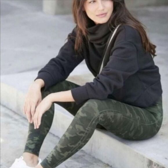 SPANX Look At Me Now Size Medium Seamless Green Camo Ankle Length Leggings - Picture 5 of 14